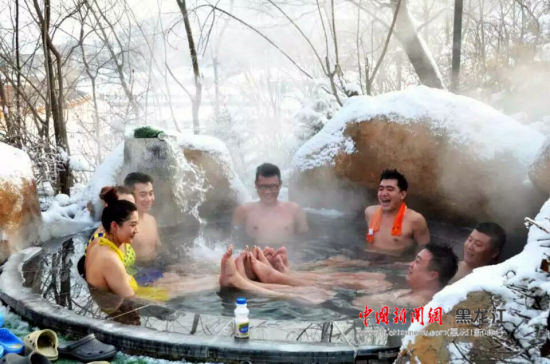 英杰寒地温泉旅游文化节开幕：冰火两重天，四季皆戏水
